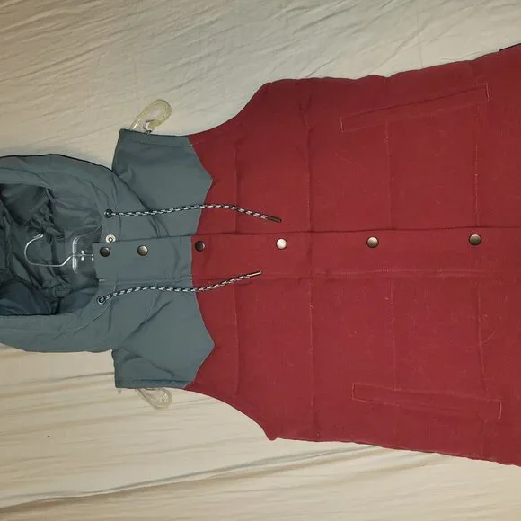 Patagonia Red and Gray Hooded Vest - Picture 5 of 5